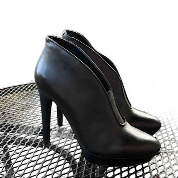 Jessica Simpson size 8 boot shoe, platform front ,stiletto heel , black leather - Picture 1 of 5